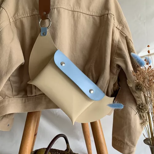 Sac banane vegane Furutsu Sarada en cuir de pomme beige.