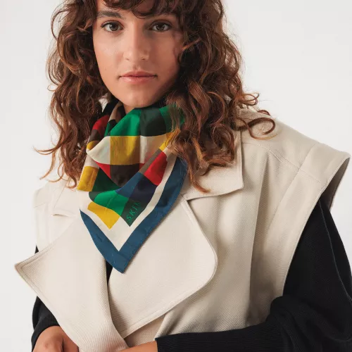 Foulard BATIA motif carreaux vert rouge bleu